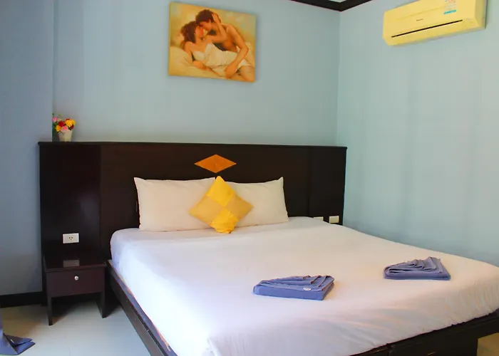 Hollywood Inn Hotel Patong